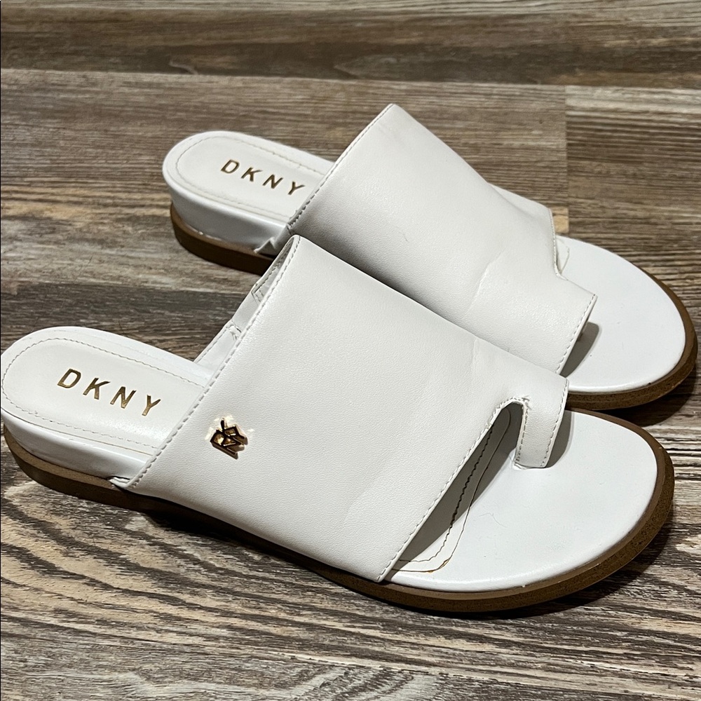 DKNY White Leather Slide Sandals WEEKEND SALE 🤩